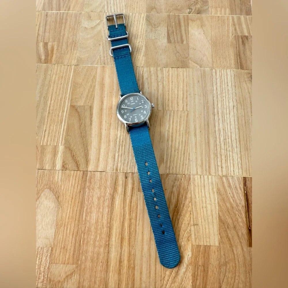 Timex weekender gray dial blue strap NEW BATTERY